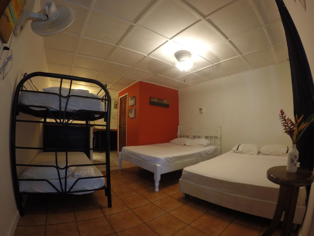 Beds On Bohio Hostel Jaco Bagian luar foto