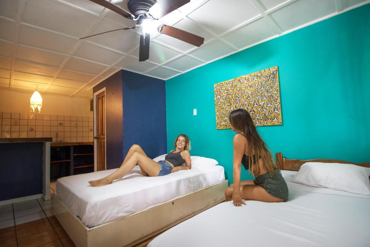 Beds On Bohio Hostel Jaco Bagian luar foto